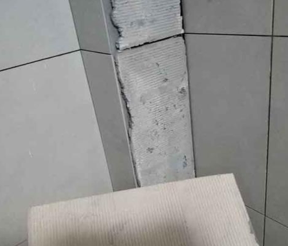 荥阳瓷砖空鼓维修公司分享下厨房瓷砖脱落的补救措施。
